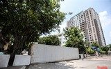 [Ảnh] Thiếu nhân lực, phường dùng container và bê tông làm chốt chặn phương tiện phòng chống dịch Covid-19