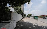 [Ảnh] Thiếu nhân lực, phường dùng container và bê tông làm chốt chặn phương tiện phòng chống dịch Covid-19