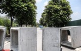 [Ảnh] Thiếu nhân lực, phường dùng container và bê tông làm chốt chặn phương tiện phòng chống dịch Covid-19