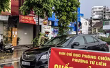 [ẢNH] Công an Hà Nội đội mưa lớn kiểm soát 