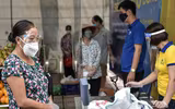 [ẢNH] Cận cảnh “Siêu thị mini 0 đồng’’ đầu tiên ở Hà Nội cho người lao động, sinh viên khó khăn vì giãn cách xã hội