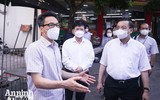 [ẢNH] Lịch trình dày đặc trong buổi kiểm tra chống dịch Covid-19 của Phó Thủ tướng Vũ Đức Đam tại Hà Nội
