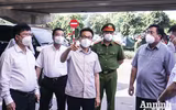 [ẢNH] Lịch trình dày đặc trong buổi kiểm tra chống dịch Covid-19 của Phó Thủ tướng Vũ Đức Đam tại Hà Nội