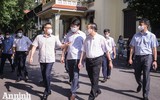 [ẢNH] Lịch trình dày đặc trong buổi kiểm tra chống dịch Covid-19 của Phó Thủ tướng Vũ Đức Đam tại Hà Nội