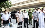 [ẢNH] Lịch trình dày đặc trong buổi kiểm tra chống dịch Covid-19 của Phó Thủ tướng Vũ Đức Đam tại Hà Nội