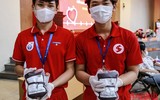 Xúc động hình ảnh chiến sỹ Công an, người nước ngoài cùng nhân dân hiến máu cứu người trong giãn cách xã hội