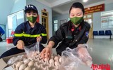 [ẢNH] Ánh mắt xúc động của người lao động nghèo trước nghĩa tình sẻ chia của Công an Thủ đô và các nhà hảo tâm