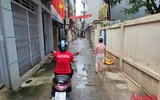 [ẢNH] Ánh mắt xúc động của người lao động nghèo trước nghĩa tình sẻ chia của Công an Thủ đô và các nhà hảo tâm