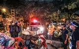 [ẢNH] Hà Nội: Lực lượng chức năng trắng đêm đội mưa dẹp 