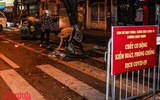 [ẢNH] Hà Nội: Lực lượng chức năng trắng đêm đội mưa dẹp 