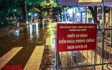 [ẢNH] Hà Nội: Lực lượng chức năng trắng đêm đội mưa dẹp 