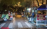 [ẢNH] Hà Nội: Lực lượng chức năng trắng đêm đội mưa dẹp 
