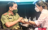 Thứ trưởng Bộ Công an và Giám đốc CATP Hà Nội hiến máu cứu người, chung tay đẩy lùi Covid-19
