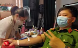 Thứ trưởng Bộ Công an và Giám đốc CATP Hà Nội hiến máu cứu người, chung tay đẩy lùi Covid-19