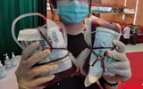 Thứ trưởng Bộ Công an và Giám đốc CATP Hà Nội hiến máu cứu người, chung tay đẩy lùi Covid-19