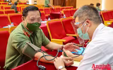 Thứ trưởng Bộ Công an và Giám đốc CATP Hà Nội hiến máu cứu người, chung tay đẩy lùi Covid-19