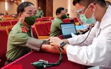 Thứ trưởng Bộ Công an và Giám đốc CATP Hà Nội hiến máu cứu người, chung tay đẩy lùi Covid-19
