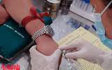 Thứ trưởng Bộ Công an và Giám đốc CATP Hà Nội hiến máu cứu người, chung tay đẩy lùi Covid-19