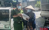 [ẢNH] Tuổi trẻ Công an Thủ đô dùng mạng xã hội hỗ trợ kịp thời lao động ngoại tỉnh bị mắc kẹt