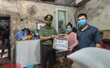 [ẢNH] Tuổi trẻ Công an Thủ đô dùng mạng xã hội hỗ trợ kịp thời lao động ngoại tỉnh bị mắc kẹt