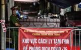 [ẢNH] Chân dung những chiến sỹ áo xanh đội mưa làm nhiệm vụ trong tâm dịch nguy hiểm nhất Thủ đô