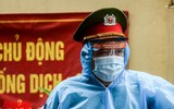 [ẢNH] Chân dung những chiến sỹ áo xanh đội mưa làm nhiệm vụ trong tâm dịch nguy hiểm nhất Thủ đô