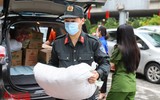 [ẢNH] Ấm lòng với món quà nghĩa tình lúc khó khăn của Công an Thủ đô và các nhà hảo tâm