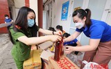 [ẢNH] Ấm lòng với món quà nghĩa tình lúc khó khăn của Công an Thủ đô và các nhà hảo tâm