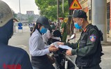 [ẢNH] Hà Nội: Nhắc nhở người chưa có giấy đi đường mới, đã cấp khoảng 20.000 giấy đi đường có QR code