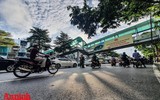 [ẢNH] Hà Nội: Nhắc nhở người chưa có giấy đi đường mới, đã cấp khoảng 20.000 giấy đi đường có QR code