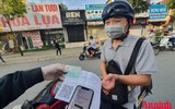 [ẢNH] Kiểm tra mã QR ở chốt ra vào vùng đỏ Hà Nội: Không ùn tắc, giấy đi đường cũ được lưu thông