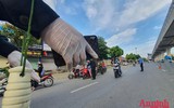 [ẢNH] Kiểm tra mã QR ở chốt ra vào vùng đỏ Hà Nội: Không ùn tắc, giấy đi đường cũ được lưu thông