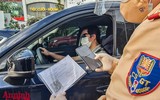 [ẢNH] Kiểm tra mã QR ở chốt ra vào vùng đỏ Hà Nội: Không ùn tắc, giấy đi đường cũ được lưu thông