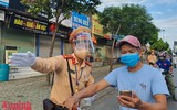 [ẢNH] Kiểm tra mã QR ở chốt ra vào vùng đỏ Hà Nội: Không ùn tắc, giấy đi đường cũ được lưu thông