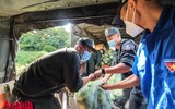 [ẢNH] Món quà sẻ chia từ nơi phên giậu Tổ quốc tặng bà con khó khăn ở Thủ đô