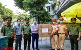 [ẢNH] Món quà sẻ chia từ nơi phên giậu Tổ quốc tặng bà con khó khăn ở Thủ đô