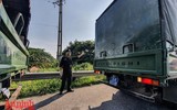 [ẢNH] Món quà sẻ chia từ nơi phên giậu Tổ quốc tặng bà con khó khăn ở Thủ đô