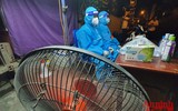 [Ảnh] Ca trực cuối cùng đầy cảm xúc khi toàn bộ phường Chương Dương không còn khu phong tỏa vì Covid-19