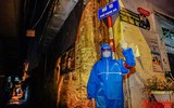 [Ảnh] Ca trực cuối cùng đầy cảm xúc khi toàn bộ phường Chương Dương không còn khu phong tỏa vì Covid-19