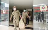 [Ảnh] Hà Nội: Xúc động hình ảnh Công an tặng quà giúp các em nhỏ mồ côi vượt qua đại dịch