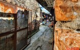 [Ảnh] Thanh niên Công an Thủ đô mang Trung thu yêu thương đến với trẻ em xóm nghèo bên cầu Long Biên