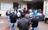 [Ảnh] Xếp hàng đổi giấy phép lái xe sau nới lỏng giãn cách, khó đảm bảo giãn cách phòng dịch