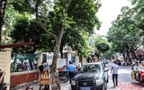 [Ảnh] Xếp hàng đổi giấy phép lái xe sau nới lỏng giãn cách, khó đảm bảo giãn cách phòng dịch