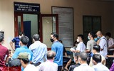 [Ảnh] Xếp hàng đổi giấy phép lái xe sau nới lỏng giãn cách, khó đảm bảo giãn cách phòng dịch