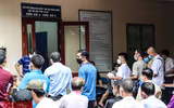 [Ảnh] Xếp hàng đổi giấy phép lái xe sau nới lỏng giãn cách, khó đảm bảo giãn cách phòng dịch