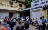[Ảnh] Xếp hàng đổi giấy phép lái xe sau nới lỏng giãn cách, khó đảm bảo giãn cách phòng dịch