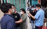 [Ảnh] Xếp hàng đổi giấy phép lái xe sau nới lỏng giãn cách, khó đảm bảo giãn cách phòng dịch