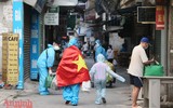 Khoảnh khắc khó quên khi gần 1.100 người dân Thanh Xuân Trung được trở về nhà 