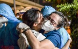 [ẢNH] Những giây phút đặc biệt khi ổ dịch nguy hiểm nhất Thủ đô được dỡ phong tỏa