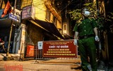 [ẢNH] Những giây phút đặc biệt khi ổ dịch nguy hiểm nhất Thủ đô được dỡ phong tỏa